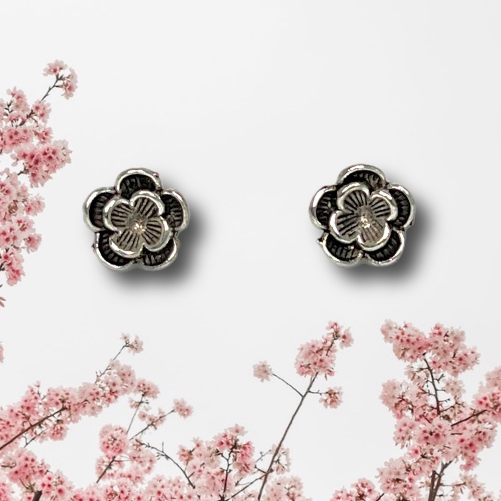 ❀ Silver Minimalist Floral Pierced Flower Earrings